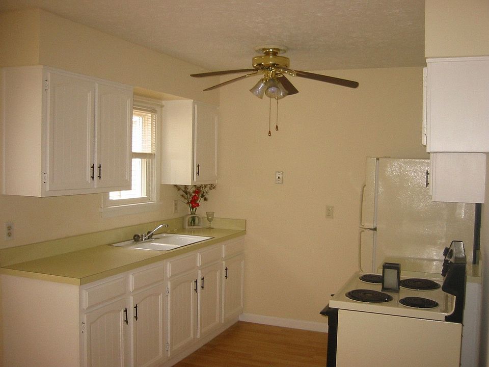 Bright Updated Kitchen  with new Laminate Floor