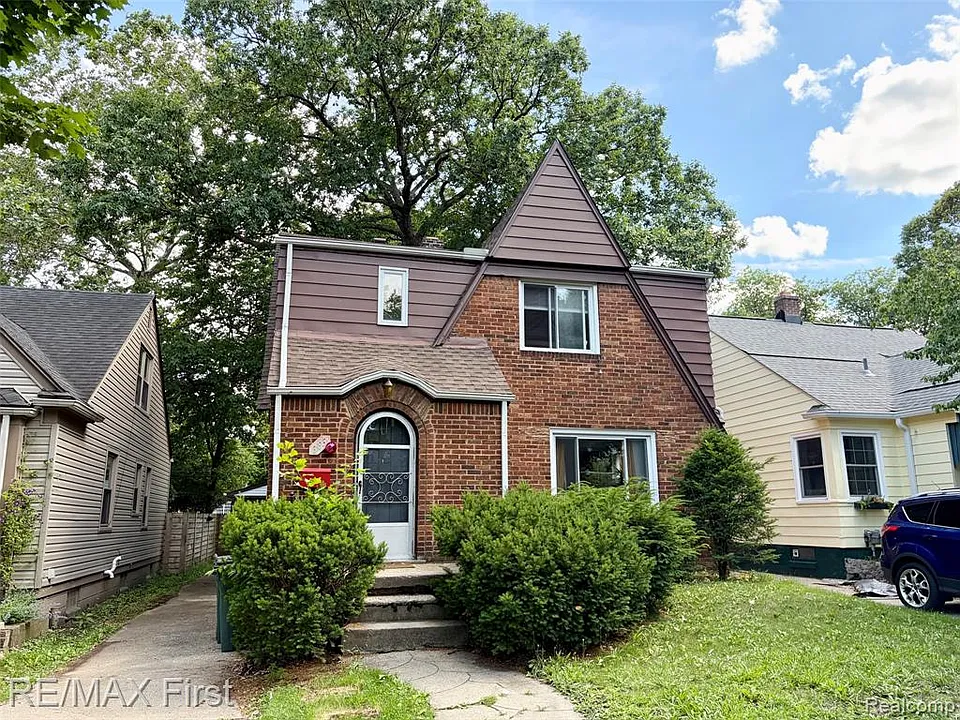 383 W Chesterfield St