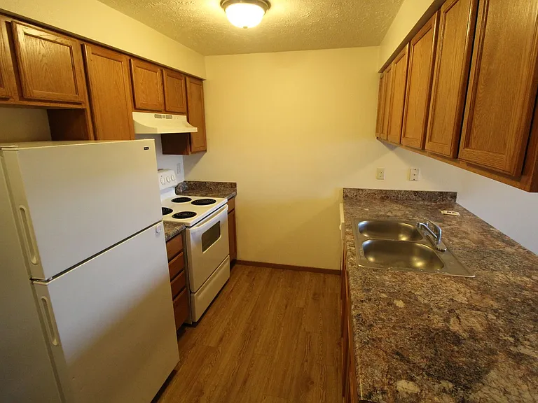 Pineridge Apartments — Photo 4