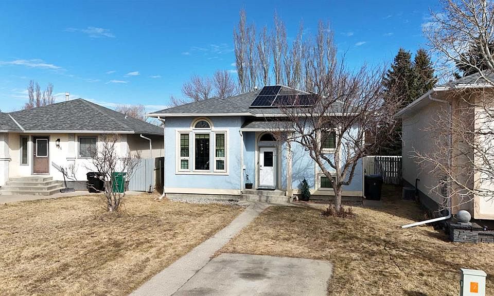 1st image of 198 S Mount Blakiston Rd W