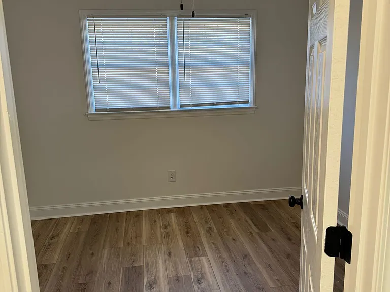 146 Fairlawn Dr — Photo 12