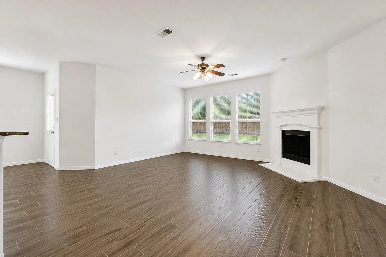 4 bed, 3.0 bath, 2519 sqft, $2,550 — Photo 4