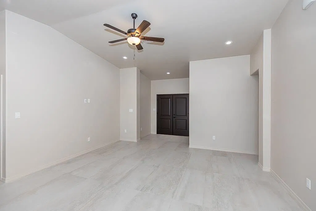 4 bed, 2.0 bath, 1620 sqft, $2,000 — Photo 2