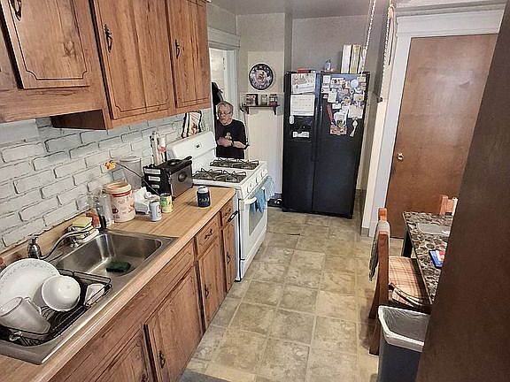 2nd image of 4108 Mapledale Ave