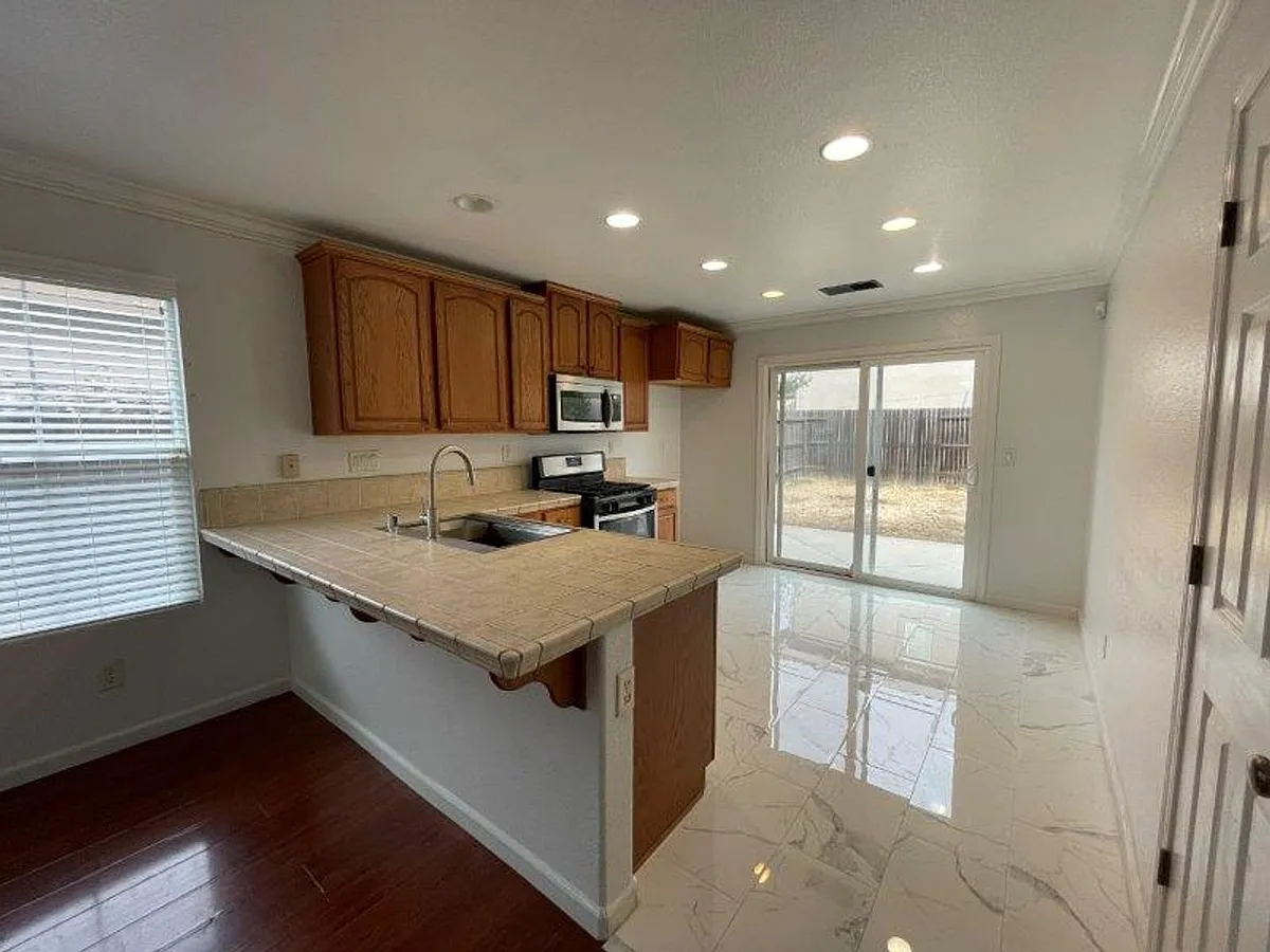 Building Photo - 7499 Splendid Way