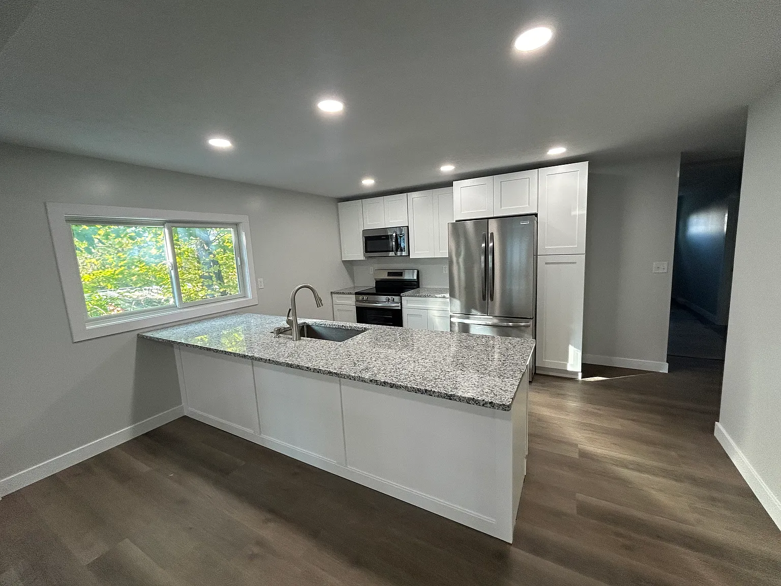 5 bed, 1900 sqft, $6,500 — Photo 2