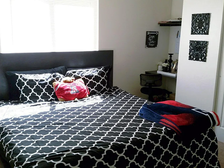 1433 E Elm St #2 — Photo 3