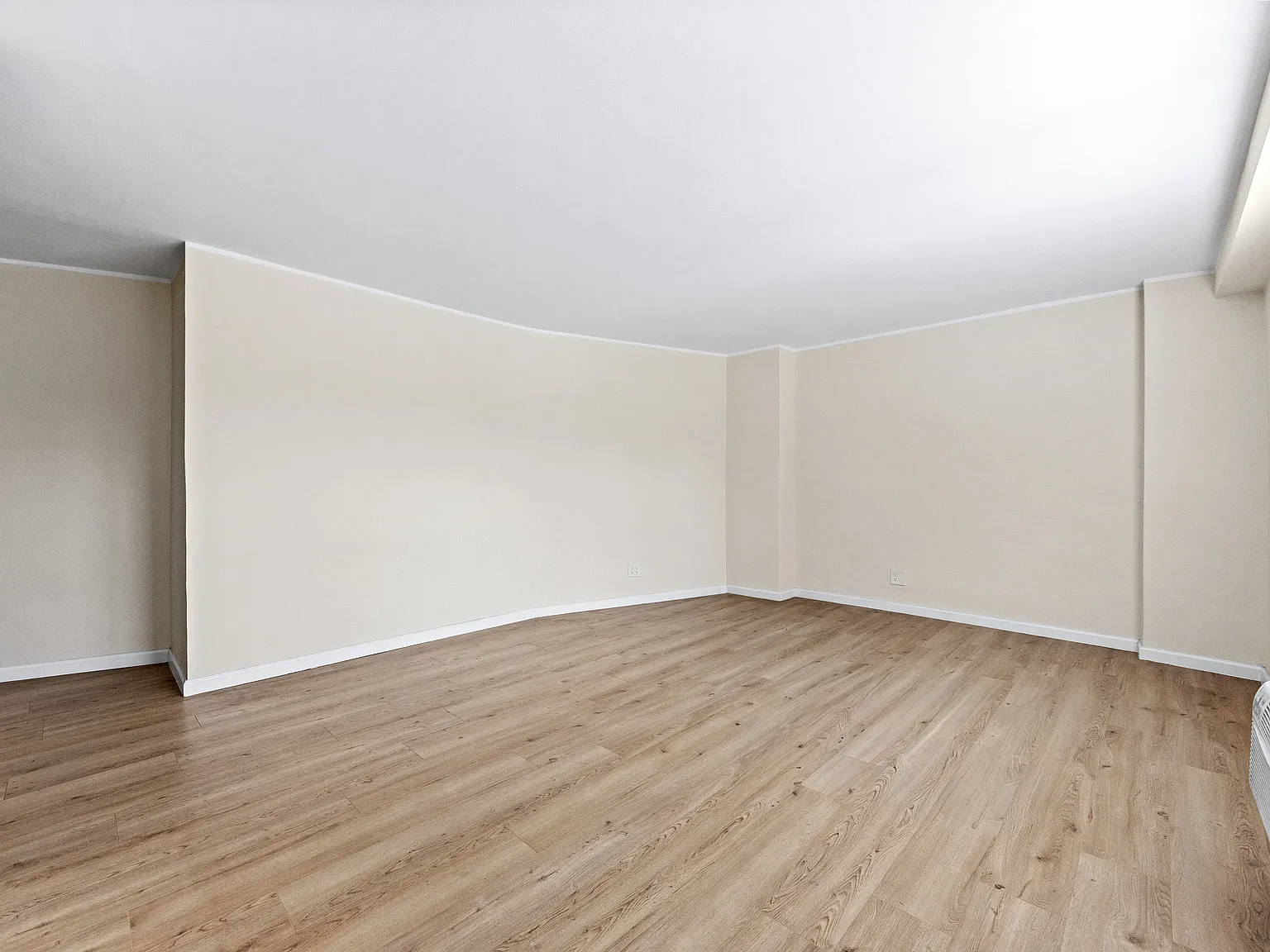 Studio, 700 sqft, $2,000 — Photo 3
