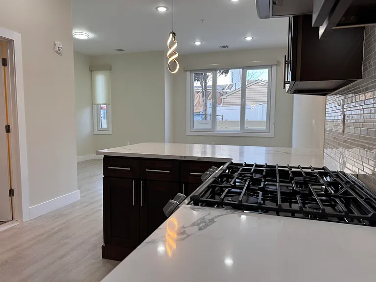 527 Union Ave #1A — Photo 4