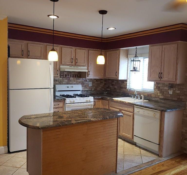 1st image of 3185 Barkley Ave #2