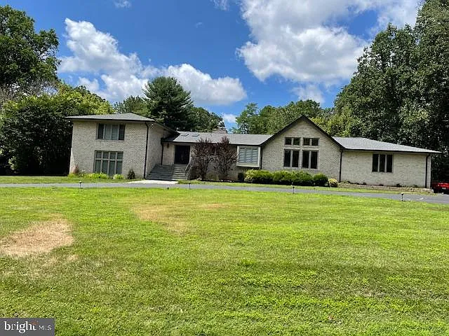 Building Photo - 9716 The Corral Dr