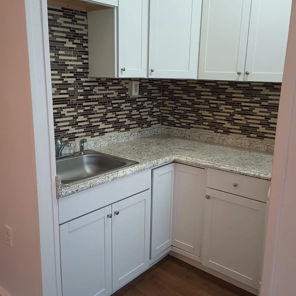 Apts — Photo 2