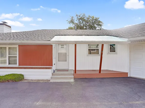 701 E Newkirk St, Tuscola, IL 61953