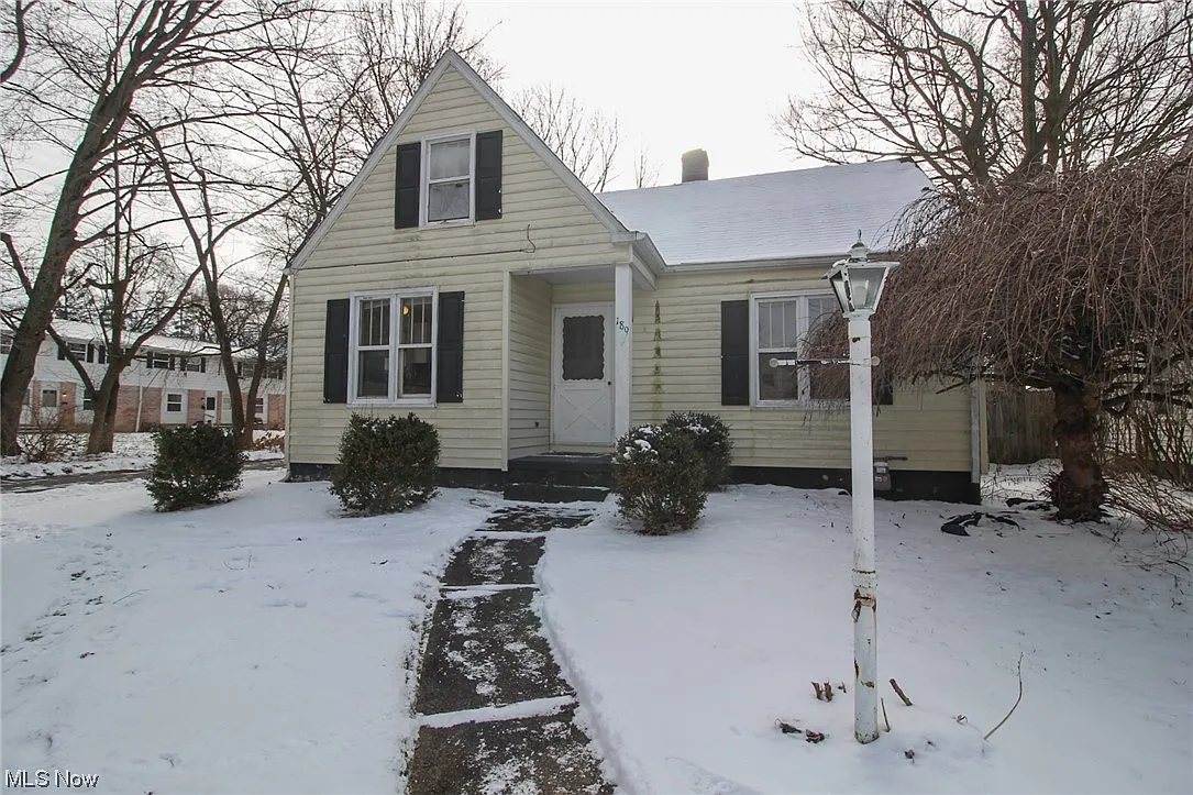 189 Clifton Dr photo 1