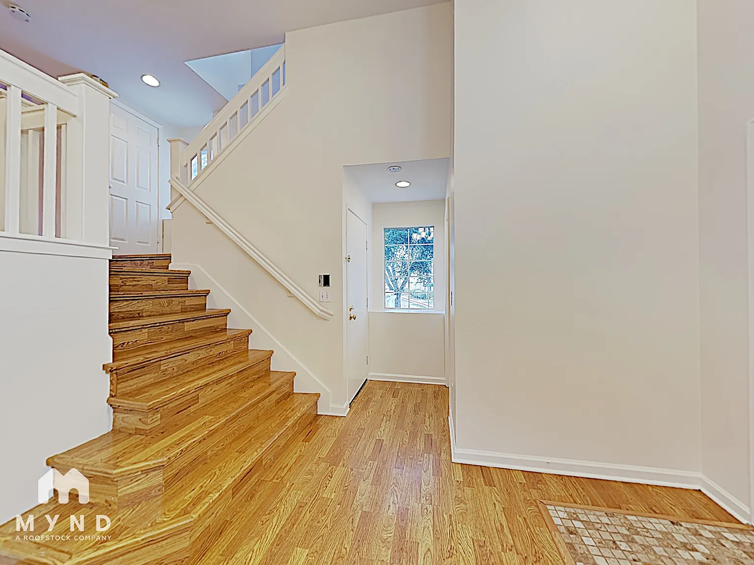 3 bed, 2.0 bath, 1407 sqft, $4,235 — Photo 2