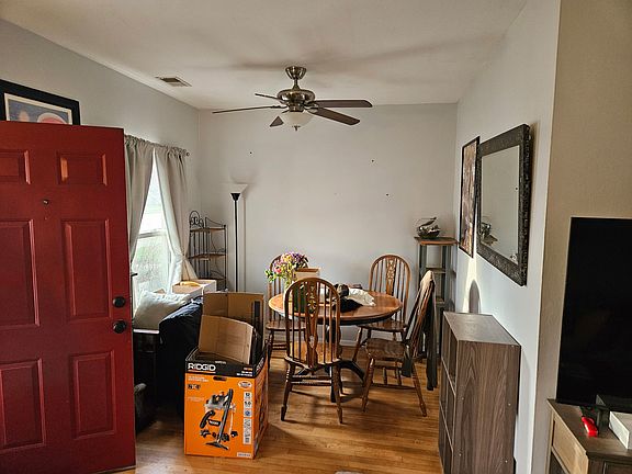 3rd image of 530 Circle Ave