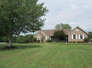 111 Ridge View Dr, Cuba, MO 65453