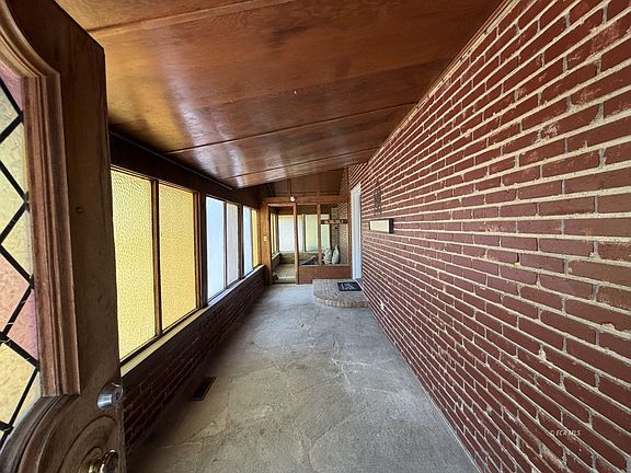 2nd image of 271 4th St