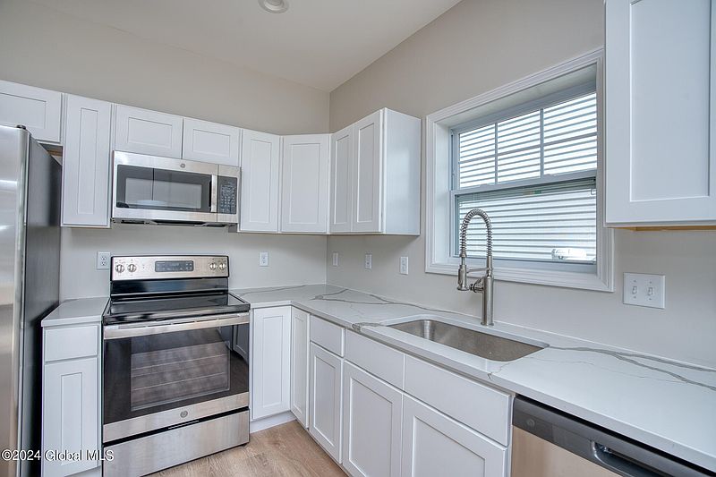 4th image of 105 Marjorie Lane UNIT 1