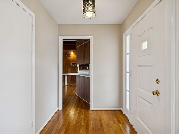 4th image of 2032 Eversong Ln
