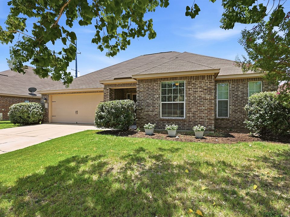 1st image of 413 Water Oak