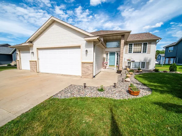 604 13th Ave NW, Kasson, MN 55944