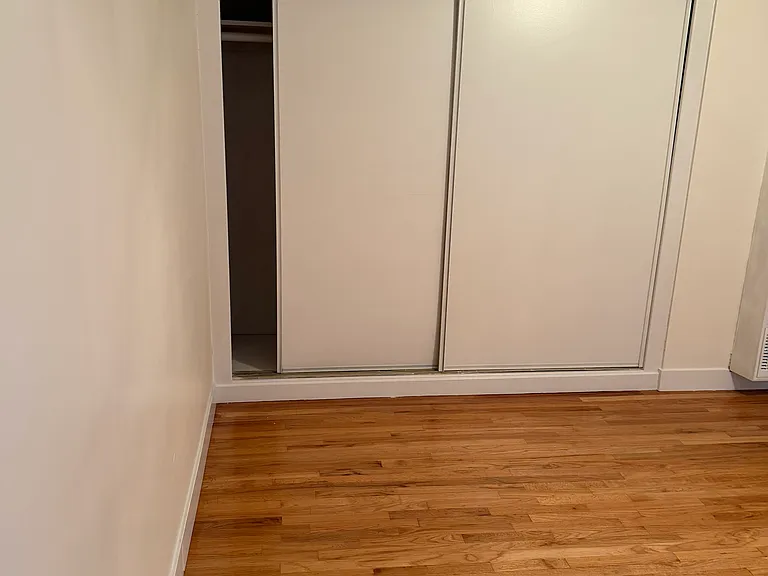 4930 Woodman Ave #10 — Photo 16