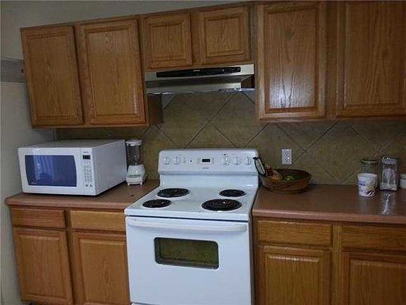 3rd image of 12404 Drummond Dr