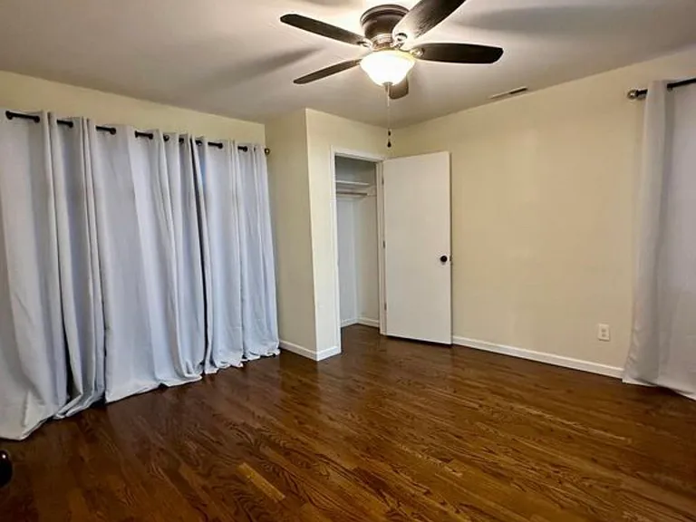 121 Oak Park Dr — Photo 10