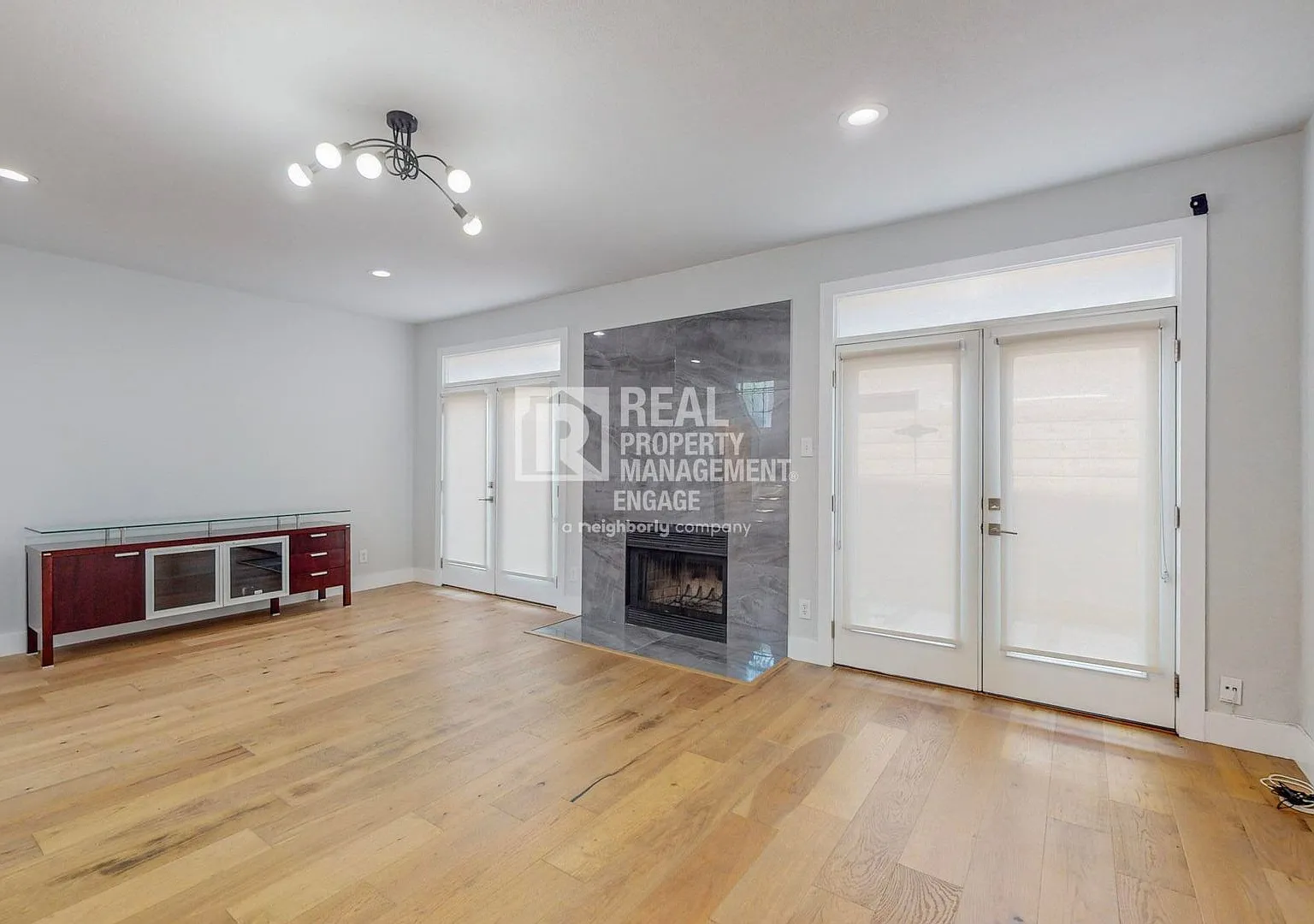 Highly Upgraded 2-Bedroom Townhome Available for Rent! — Photo 4