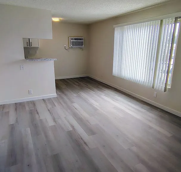 11434 Calvert St — Photo 1