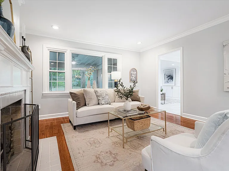 4525 Sequoia Rd — Photo 9