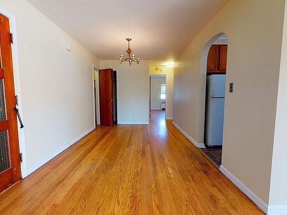 5th image of 31 Parkwood St APT 6