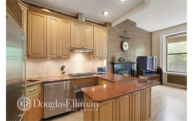 Sold by Douglas Elliman | media 16