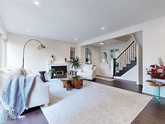 5th image of 144 Old Ancaster Rd