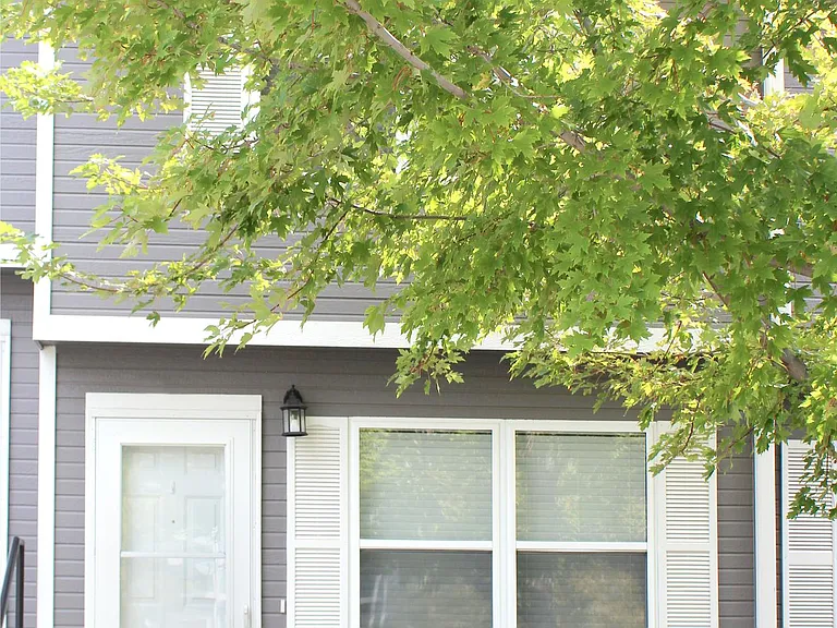 Oakcrest Cir — Photo 2