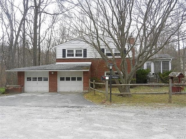 1st image of 32 Wood Ln