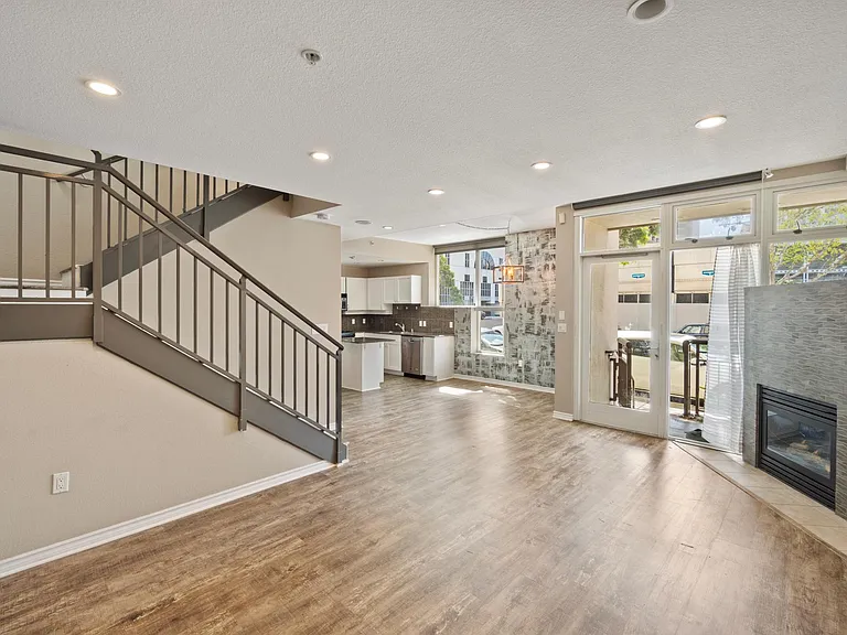 1240 India St #101 — Photo 9