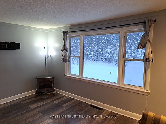4th image of 356 Barrie Rd #1