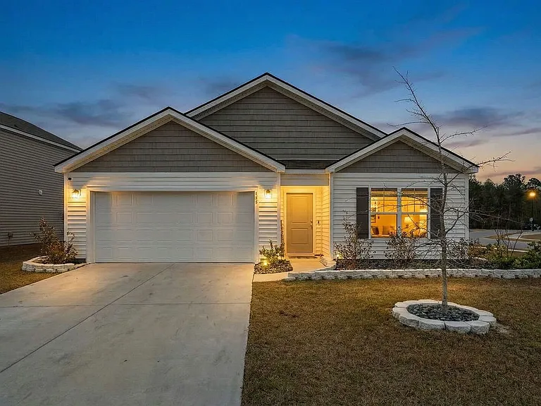 394 Coconut Dr — Photo 2