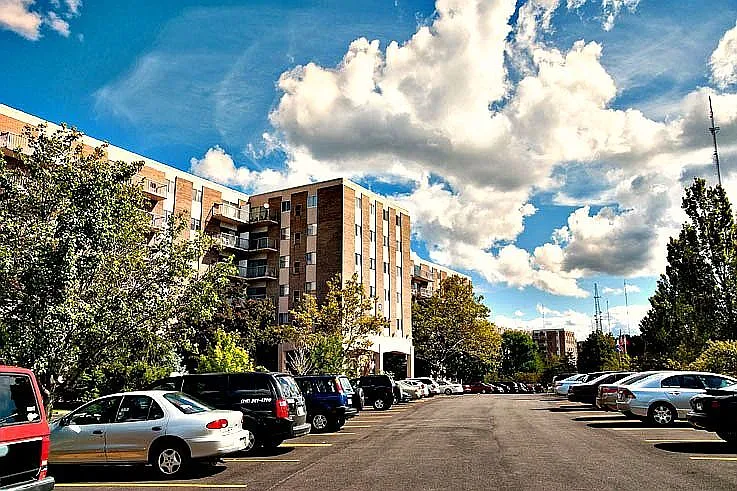 Building Photo 4