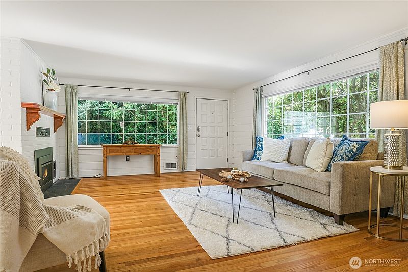 4th image of 18005 Fremont Avenue N
