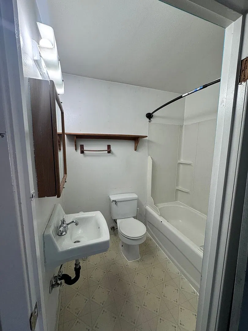 C St 101-KR — Photo 4
