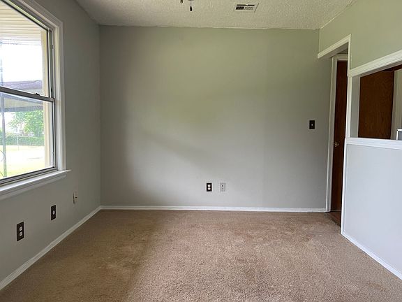 2nd image of 4313 SE 38th St