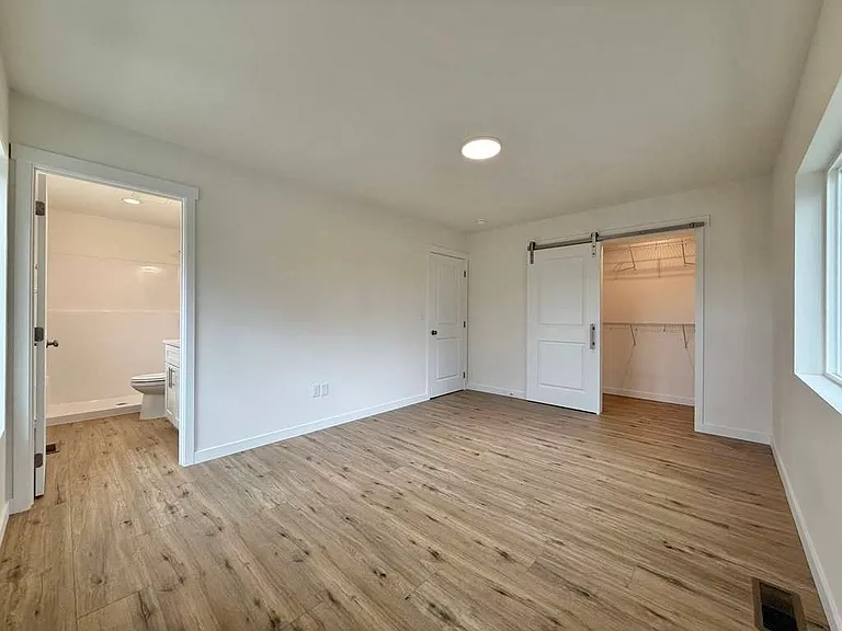 3925 E 32nd Ave #4 — Photo 11