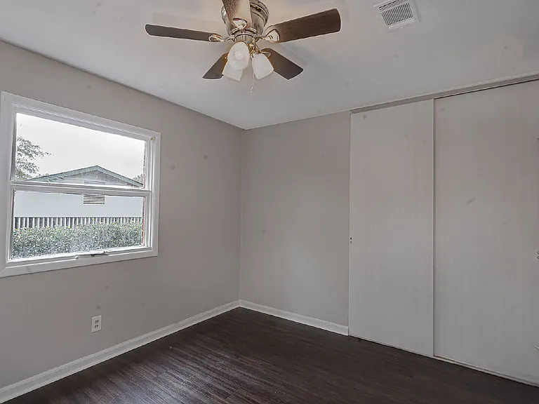 4527 Fairview Dr — Photo 9