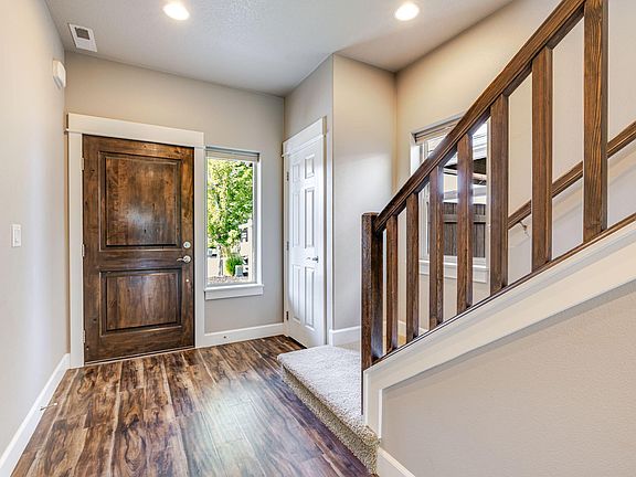 4th image of 3129 NE Flagstone Ave