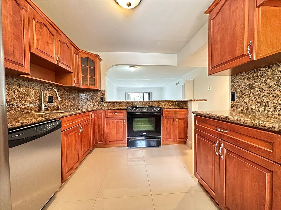1st image of 424 Lakeview Dr APT 103