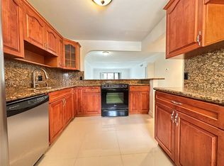 424 Lakeview Dr APT 103, Weston, FL 33326