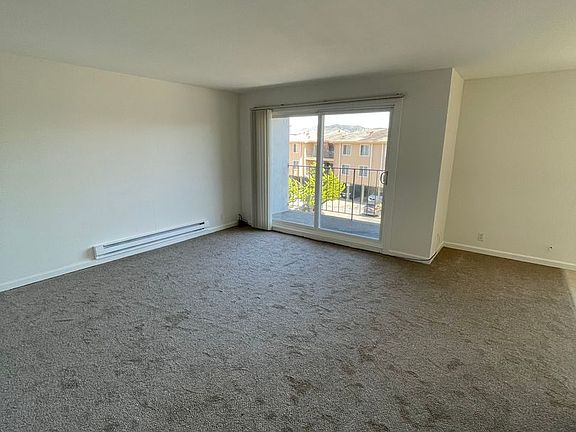 3rd image of 35 Kent Ct APT 11